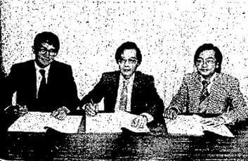 Shanghainese Builders 6 York Lo James Wong Centre Of Ahong Signing The Shun Hing Group As An Electrical Subcontractor For The Gloucester Tower Project