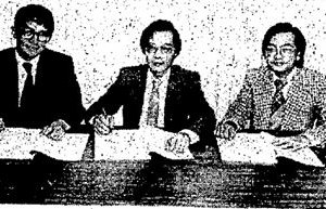 Shanghainese Builders 6 York Lo Detail James Wong Centre Of Ahong Signing The Shun Hing Group As An Electrical Subcontractor For The Gloucester Tower Project