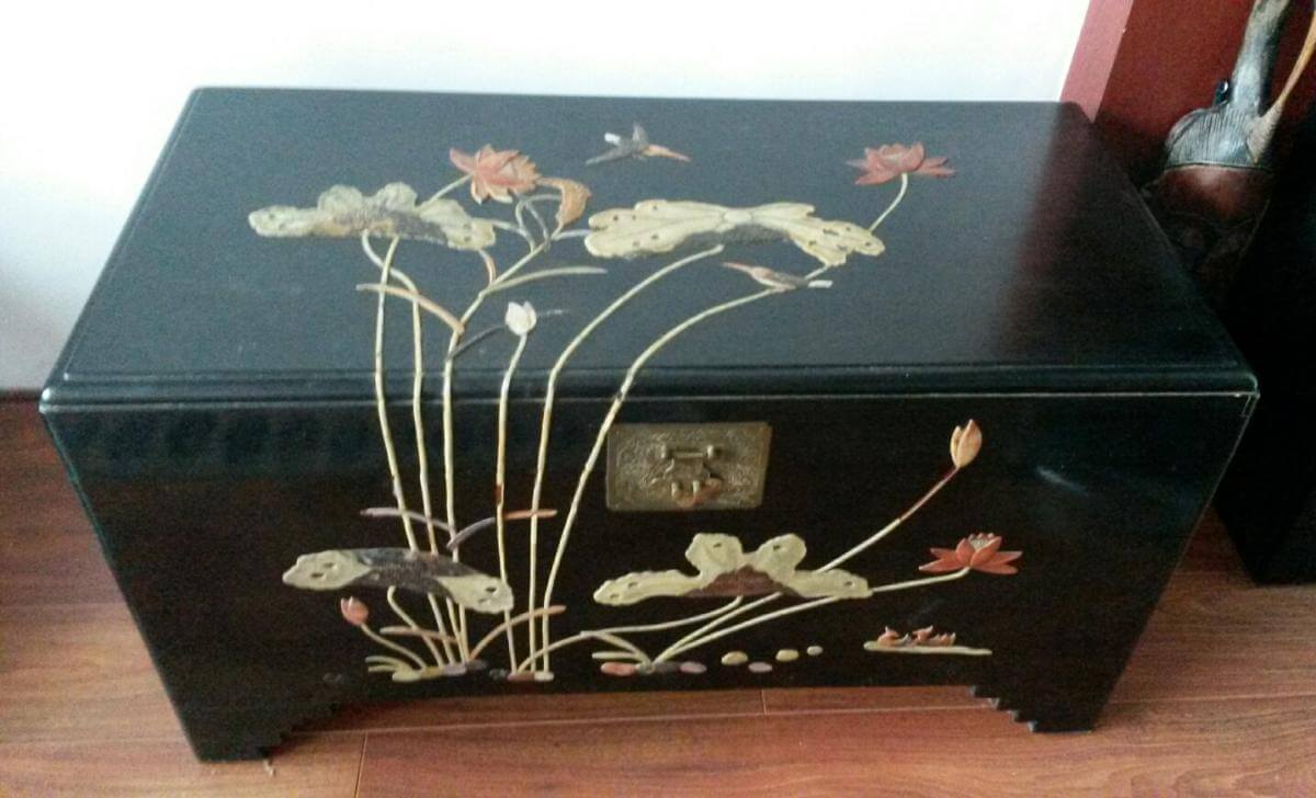 nee-wuh-tseng-image-2-camphorwood-chest-from-yolande-van-daatselaar