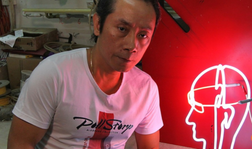 Neon Signs Wu Chi Kai One Of The Few Remaining Neon Sign Makers Left In HK SCMP 21.11.17