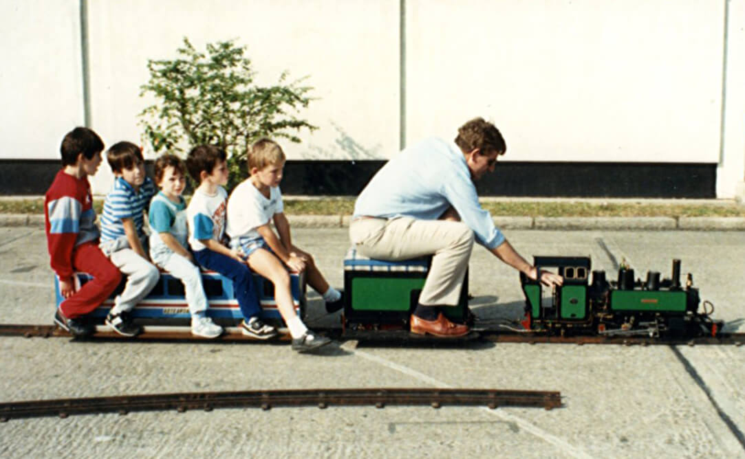 Miniature Railways b3 HKSMEE event-MOUNTAINER-conveying miniature passengers