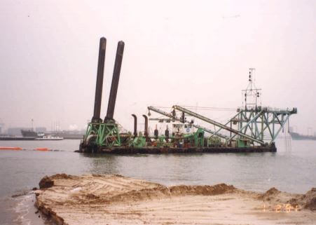 Dredging Netherlands EO Report No. 17 Sept 1992 plate 4 cutter suction dredger snipped
