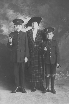 Agnes Murphy And Kids