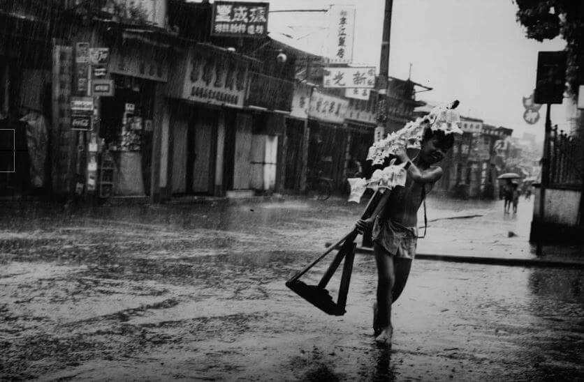Chak Wai Leung Photo 1966 Goldfish Monger Kowloon 1966 TheDesk