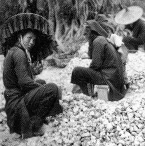 Stone breakers Courtesy: IDJ. date,location unknown