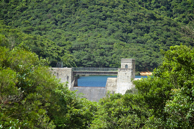 Tai Tam Group Of Reservoirs. Twenty-One structures (Together With The Bowen Road Aqueduct) Make Up The 88th Declared Monument. Valve House And Dam Of The Tai Tam Intermediate Reservoir (1904-1907).