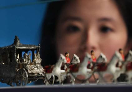 Toy Miniature Replica Of QE2 Coronation Coach 1953 Photo Felix Wong Courtesy SCMP 1.3.2017