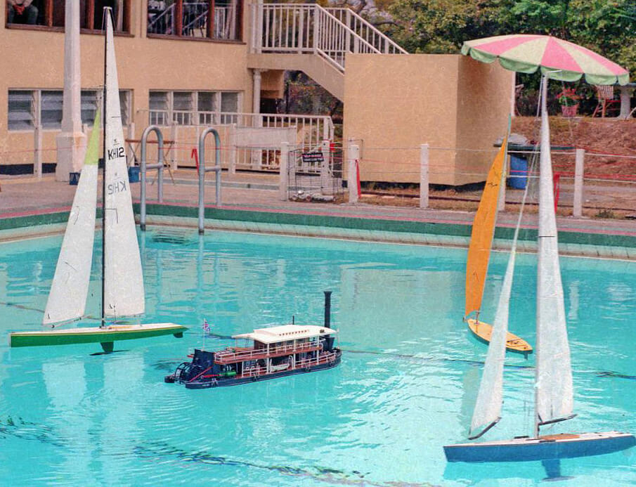 HKSMEE 1986 USRC exhibition radio controlled racing yachts & a paddle steamer